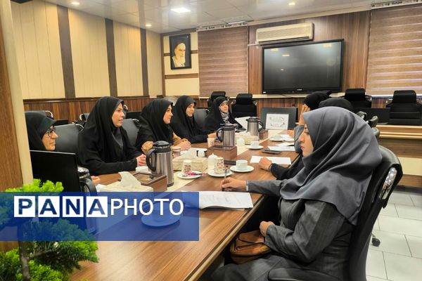 از پنج قطب تا یک هدف