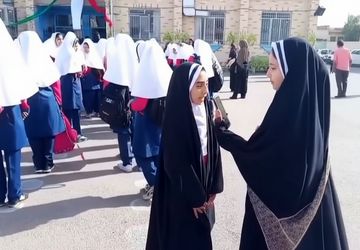 برگزاری جشن عاطفهها در دبستان دخترانه سید کاظم حسینی یزد