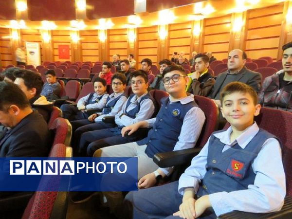 آیین تجلیل از افتخارآفرینان علمی و پژوهشی پژوهش‌سرای خوارزمی ناحیه ۳ کرج