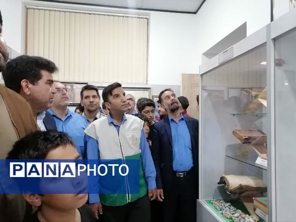 بازدید خادمیاران و خدام افتخاری رضوی از موزه فرهنگ و هنر بافق