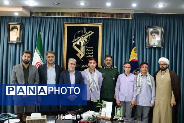 دیدار جمعی از دانش‌آموزان اشکذری و مسئولان آموزش و پرورش با فرمانده سپاه الغدیر 