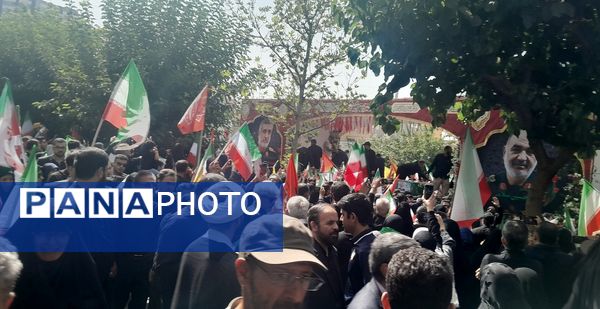 تشییع پیکرهای مطهر فرماندهان بر دستان مردم قدرشناس 