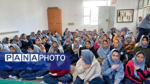 دانش‌آموزان دبیرستان حاج رحمت‌اله شیروانی در سوگ حضرت فاطمه زهرا(س)