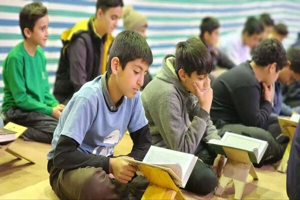 محفل دانش‌آموزی انس با قرآن کریم منطقه گلباف