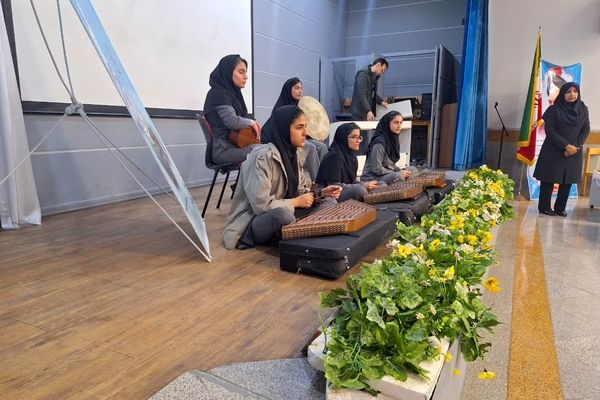 چهل و سومین جشنواره فرهنگی هنری فردا در دبستان آرمینه مصلی نژاد ناحیه۶ 