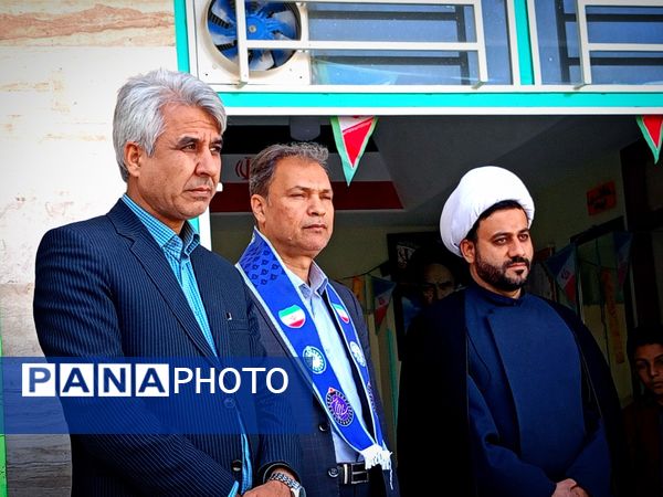 مدرسه میثاق کاشمر شاهد رقابت انتخاباتی دانش آموزان برای مدیریت مدرسه بود