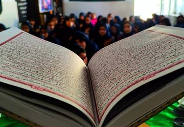 سوگواره‌ای برای آفتاب در دبیرستان پروین اعتصامی