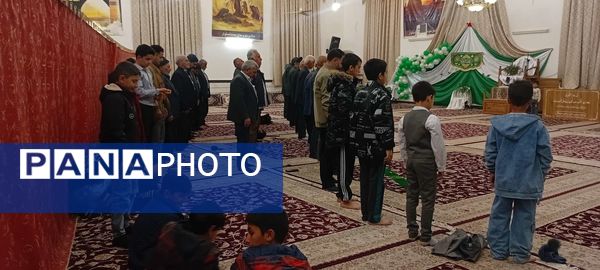 نماز جماعت در شب میلاد حضرت زهرا س در خلیل آباد