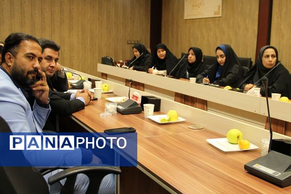 برگزاری جلسه توجیهی مدیران دوره متوسطه اول در سالن فرهنگ بهارستان دو