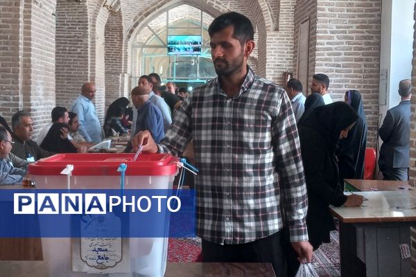 حضور پرشور مردم در انتخابات ریاست جمهوری شهرستان نیشابور