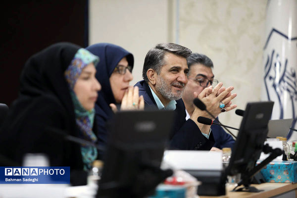 میزگرد علمی و تخصصی بررسی چالش ها و تحولات آموزش و پرورش در حوزه منابع انسانی