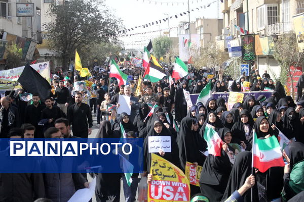 جلوه‌هایی از حضور حماسی دانش‌آموزان قم در راهپیمایی یوم الله ۱۳ آبان