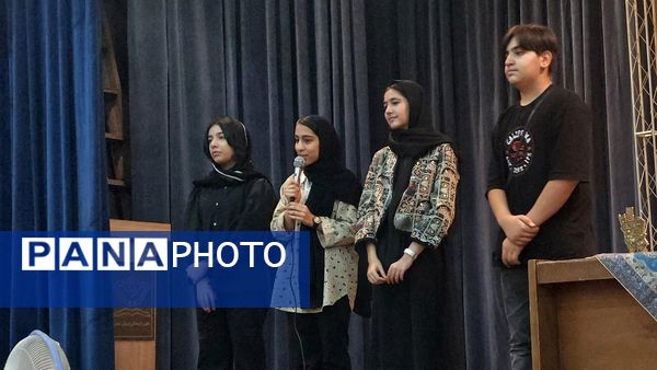 محفل مشاعره و توفان واژه‌ها در تهران