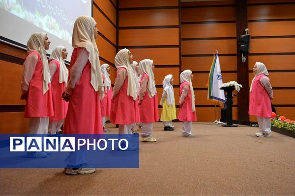 نشست هم‌اندیشی معاونین پرورشی، روحانیون امین و ائمه جماعات در بهارستان‌دو