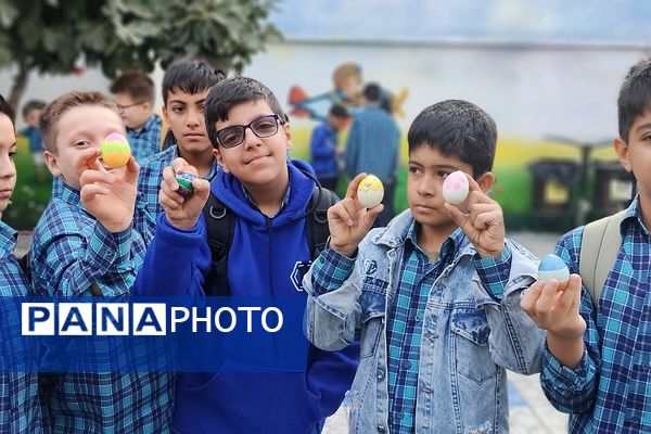 برگزاری روز جهانی تخم مرغ در دبستان فرهنگ۲ باقرشهر 