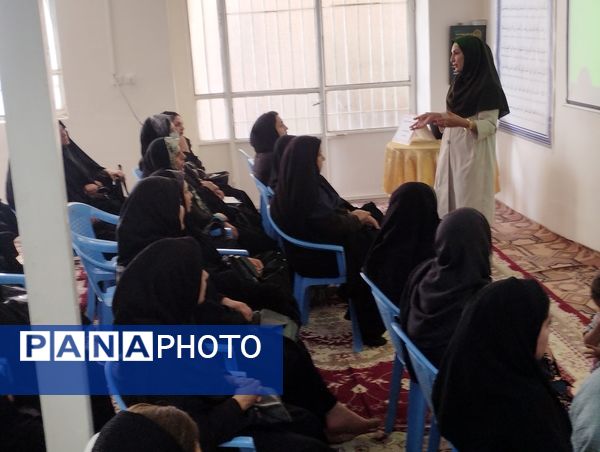 جلسه آموزش خانواده ویژه والدین پایه هفتم در کاشمر