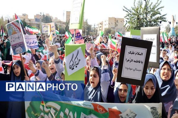 حضور پرشور دانش‌آموزان پاکدشتی در راهپیمایی روز ۱۳ آبان