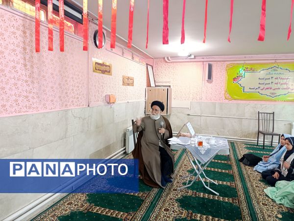 جلسه پرسش و پاسخ با امام جمعه شهرستان نیشابور در دبیرستان شاهد قدسیان 