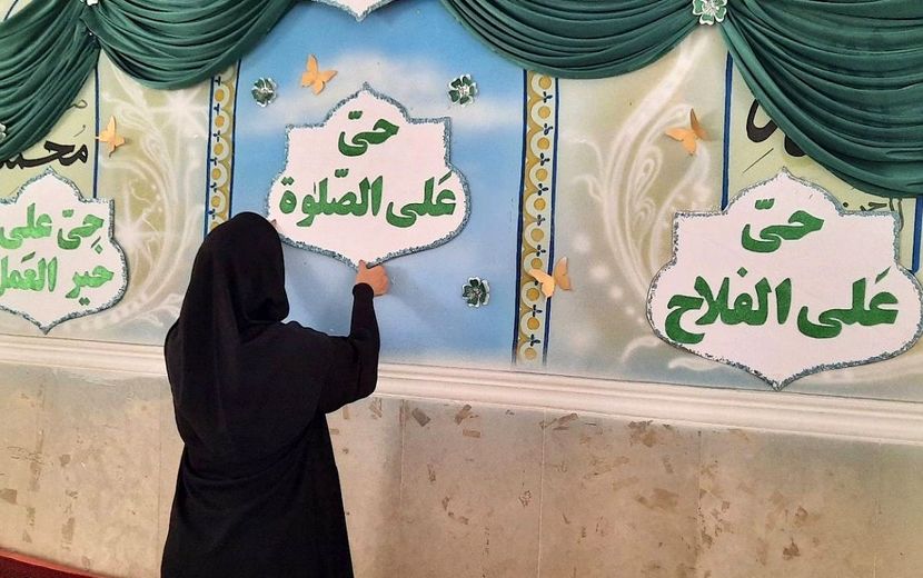 غبارروبی و آماده سازی نمازخانه‌های مدارس پردیس