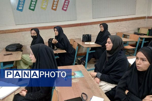 برگزاری کارگاه توانمندسازی نیروی انسانی ویژه نومعلمان در دبستان علی اکبر طالبی ناحیه یک شهرری