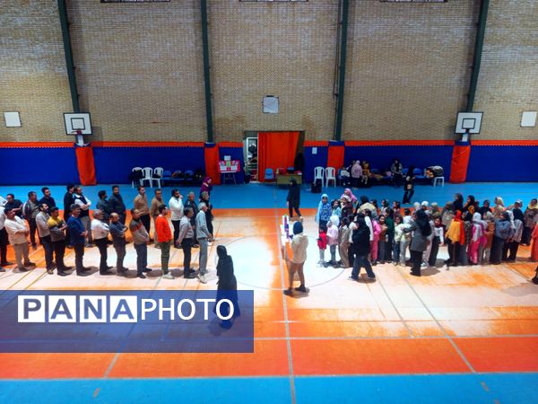 دانش آموزان مدرسه سمیه ساعاتی شاد در کنار پدرانشان گذراندند