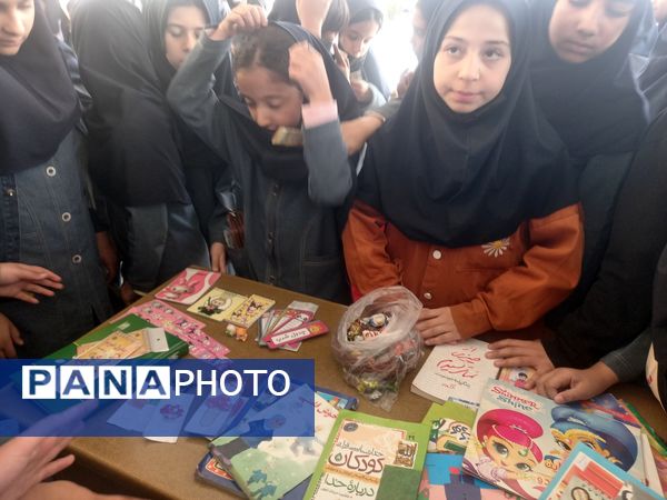 جشن هفته  کتاب خوانی در دبستان فرهنگ فرازمند