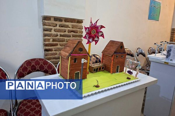 بازدید دانش‌آموزان دبستان صدیقی از آیین اختتامیه رویداد ملی دارالفنون