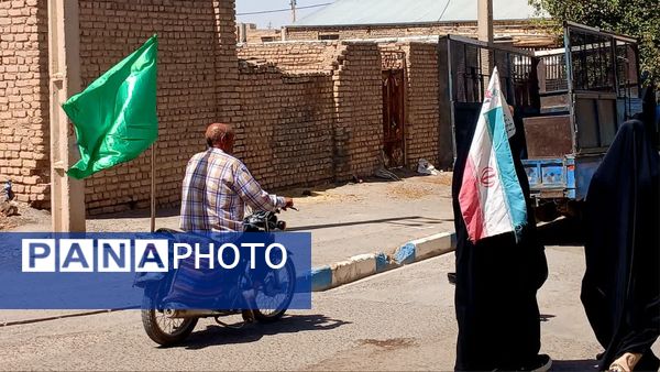 پیاده‌روی خانوادگی روستاییان «صرم» قم به‌مناسبت هفته دولت