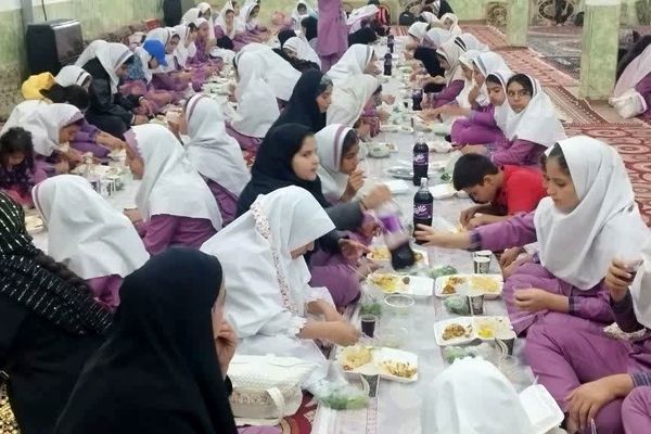 ضیافت افطاری با شرکت 5 هزار دانش‌آموز دهدشتی برگزار شد