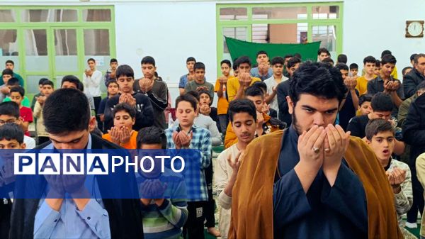  اقامه نماز جماعت و بازدید صمیمی از اعتکاف پسران در خلیل آباد