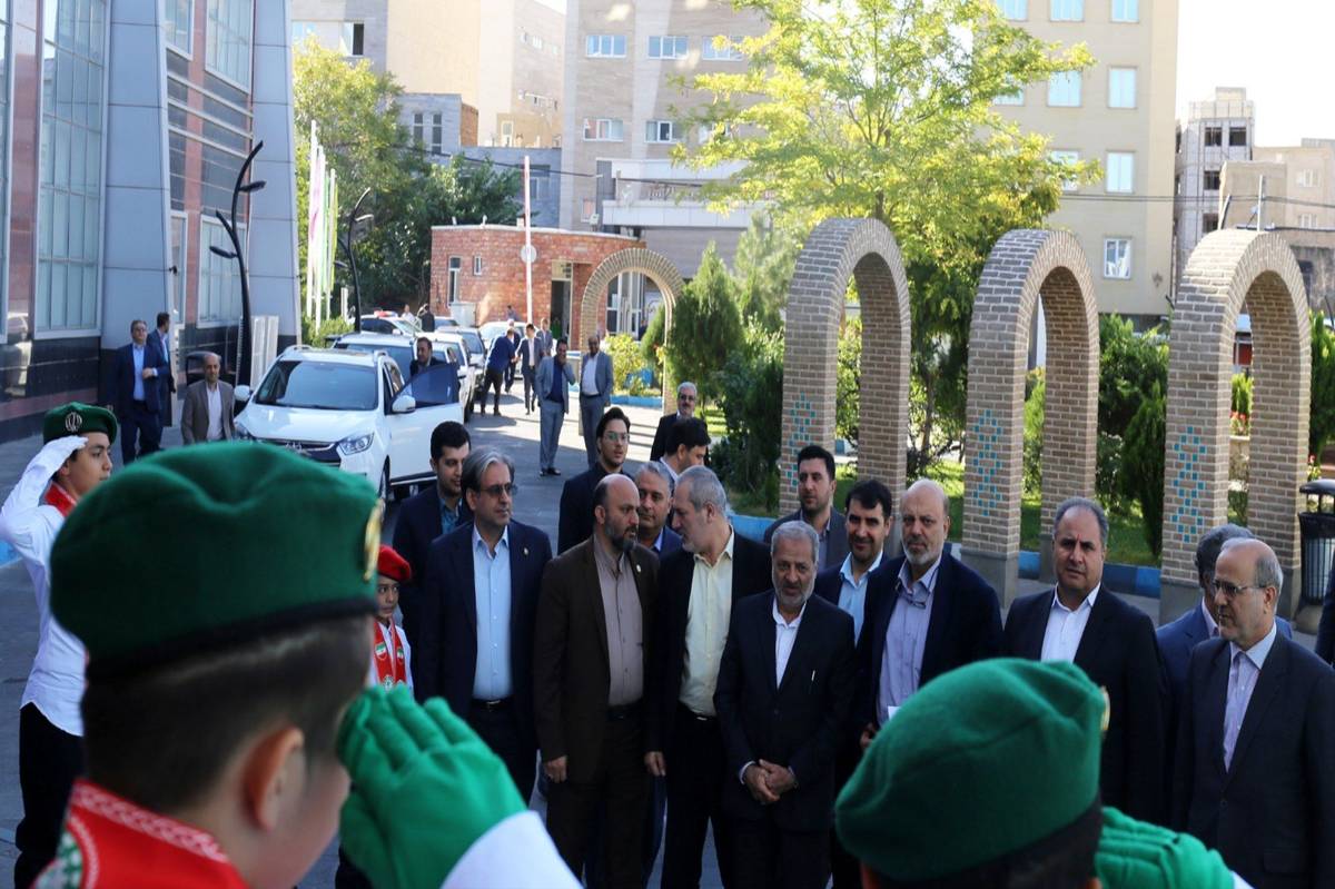 «از بازسازی دبیرستان ماندگار فردوسی تا تجهیز هنرستانها؛ ثمرات سفر وزیر آموزش و پرورش به تبریز»