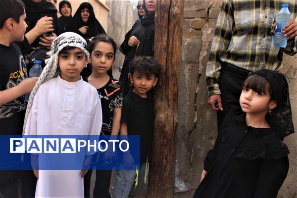 حضور پرشور کودکان قمی در دسته‌های عزاداری روز تاسوعا 