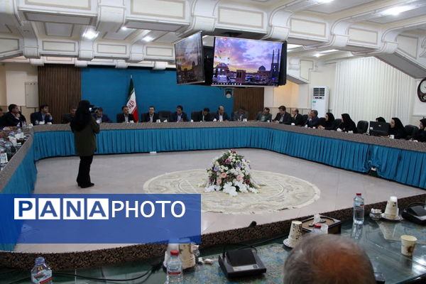 نشست رئیس سازمان فنی و حرفه ای کشور با فرمانداران استان یزد 