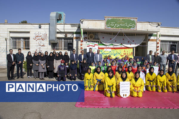 مشعل دوازدهمین دوره المپیادهای ورزشی درون مدرسه‌ای در شهر نیم‌ور روشن شد