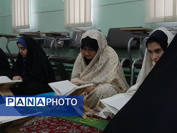 برگزاری محفل قرآنی در مدرسه‌ نمونه دولتی سعدی شهرستان برخوار