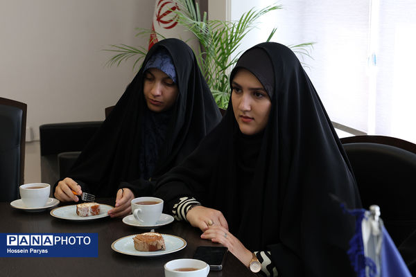 دیدار دانش‌آموز خبرنگاران پانای البرز با مدیرعامل خبرگزاری پانا