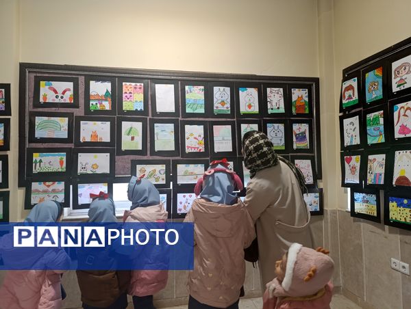 نمایشگاه نقاشی دانش آموزان مدرسه مهر و ماه آشخانه 