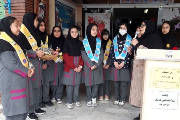 گرامیداشت هفته پدافند غیرعامل در دبیرستان فرزانگان قائمشهر