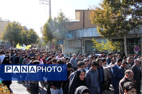 شکوه حضور مردم شهرستان سامان در راهپیمایی یوم‌الله ۱۳ آبان