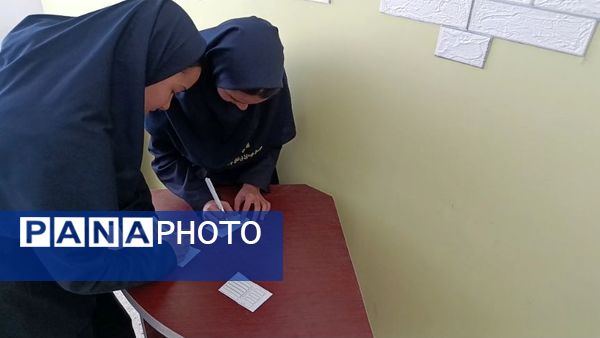 آیین برگزاری انتخابات شورای دانش آموزی در دبیرستان فرزانگان