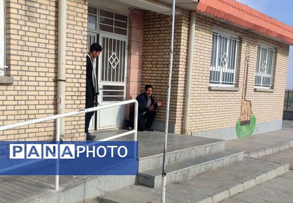 مانور زلزله در مدرسه محمد باقر بهزاد