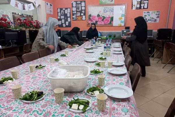 برگزاری ضیافت افطاری در دبیرستان شاهد معرفت ناحیه پنج 