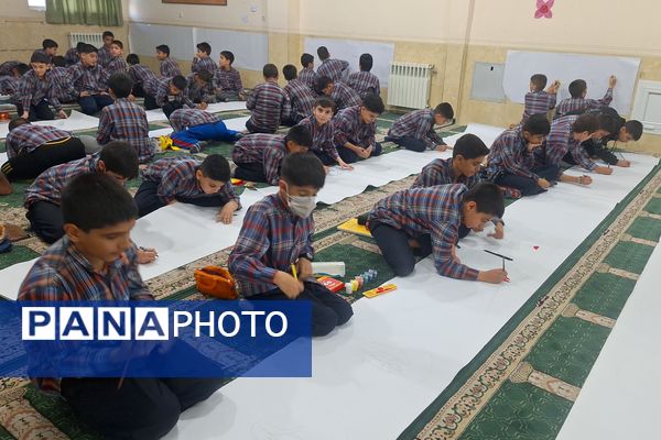 برپایی نقاشی همگانی در هفته ماها در آموزشگاه معارف۶ ناحیه ۳شیراز 