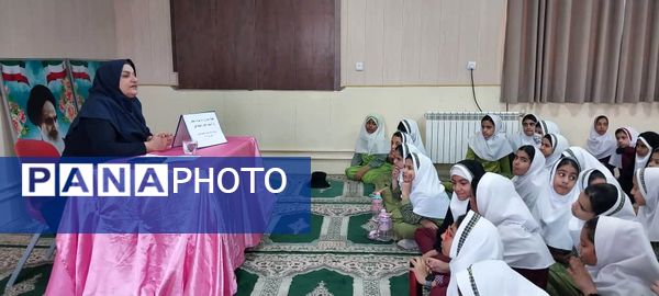 مراسم هفته مبارزه با اعتیاد در دبستان شاهد حاجی‌آباد 