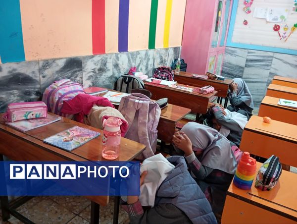 برگزاری مانور زلزله در دبستان دخترانه نرجس یک 