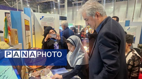 نمایشگاه هفته پژوهش و فناوری در مشهد