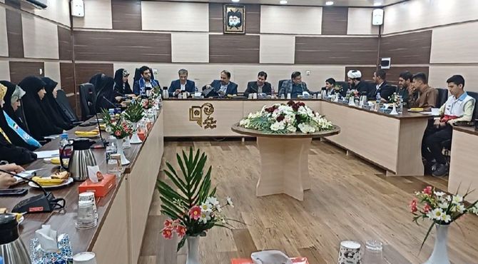 نشست دانش آموزان عضو تشکل های دانش آموزی اصفهان با معاون پرورشی وزارت آموزش و پرورش 