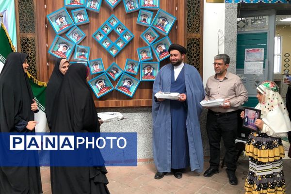 برگزاری جشن عاطفه‌ها در دبستان شاهد ام‌البنین (س) ناحیه دو شهرری 
