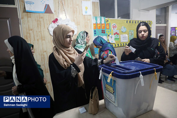 انتخابات چهاردهمین دوره ریاست جمهوری در مسجدالنبی میدان نبوت