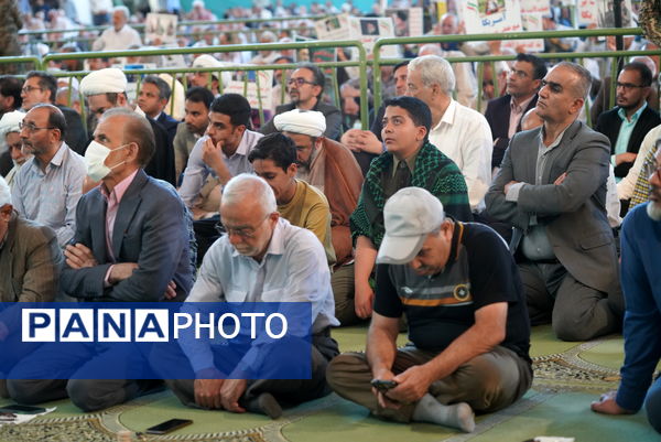 حضور مدیرکل آموزش‌وپرورش استان در نماز جمعۀ شهر اصفهان